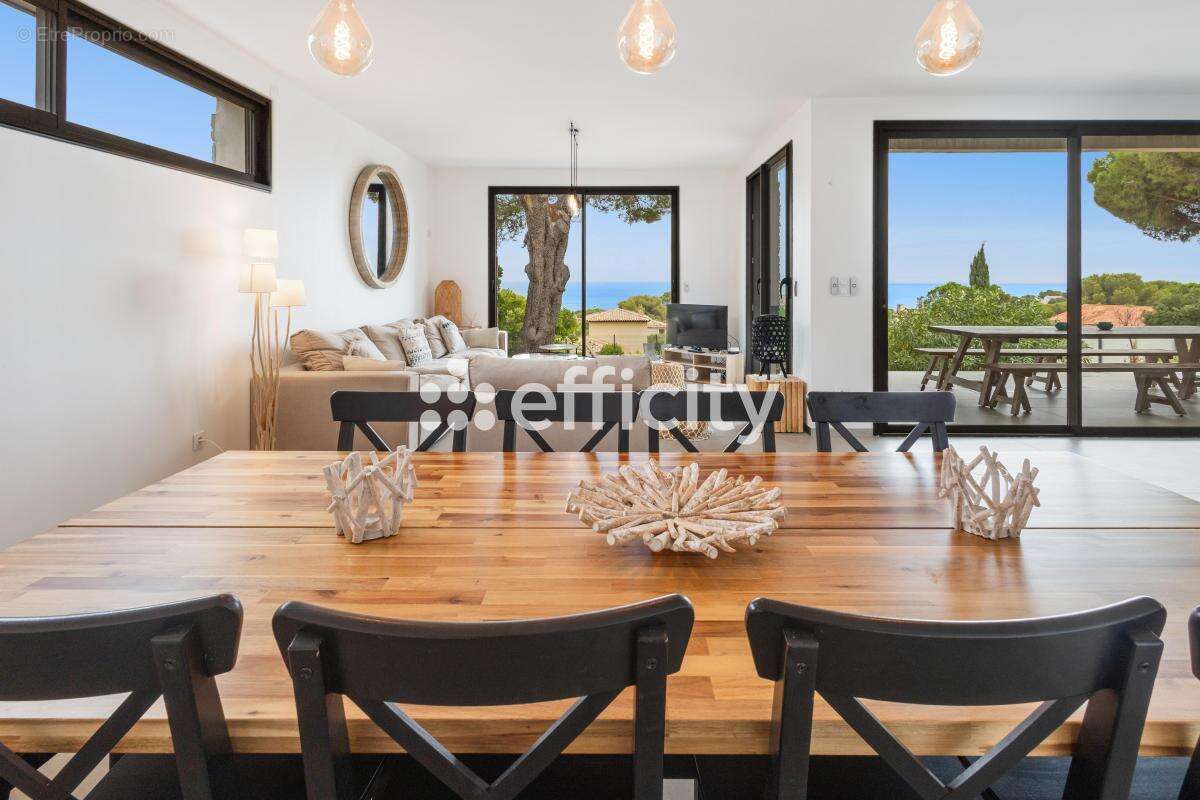 Maison à ROQUEBRUNE-SUR-ARGENS