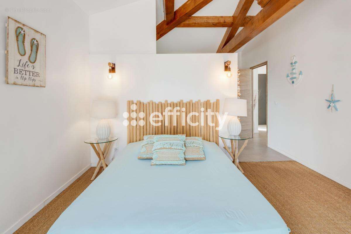 Maison à ROQUEBRUNE-SUR-ARGENS