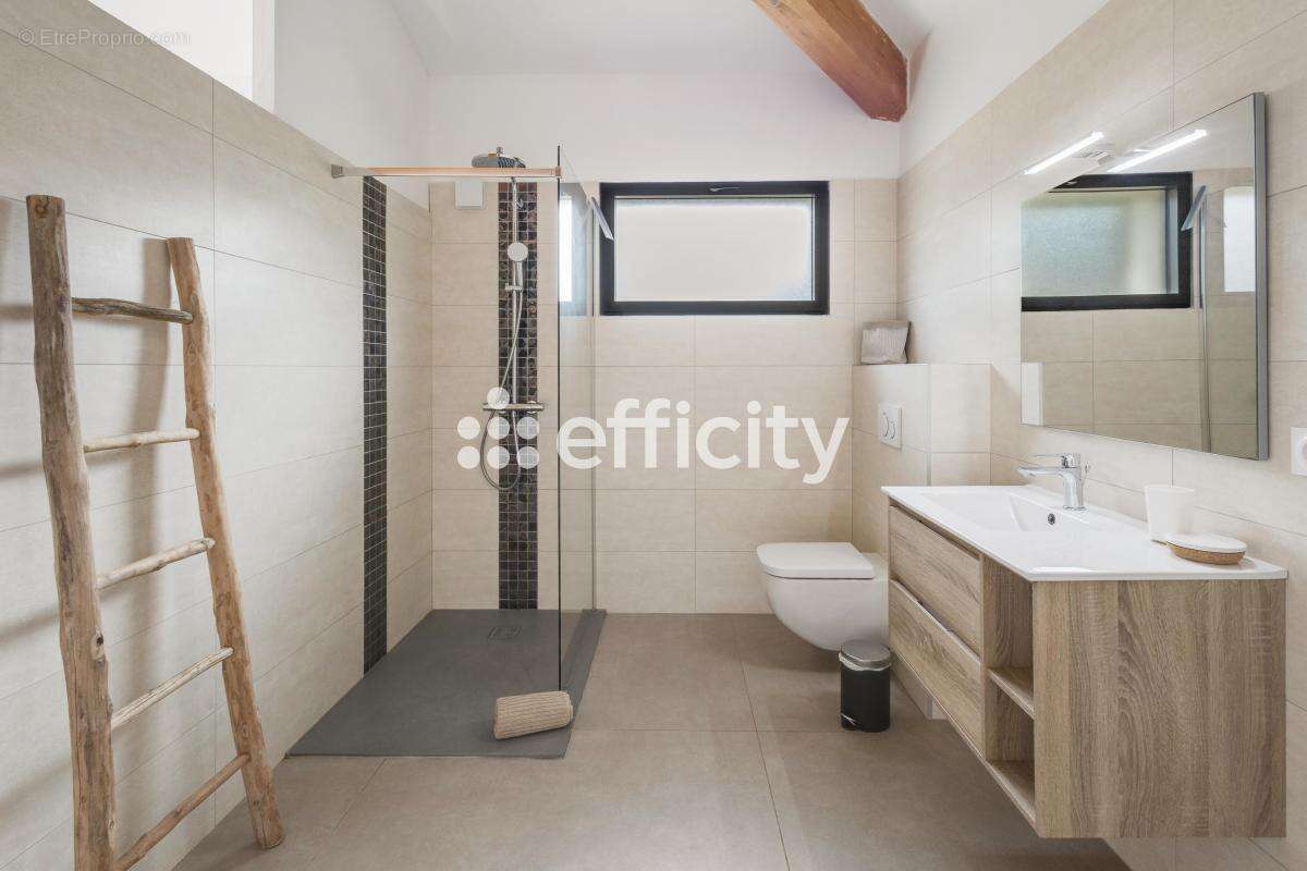 Maison à ROQUEBRUNE-SUR-ARGENS