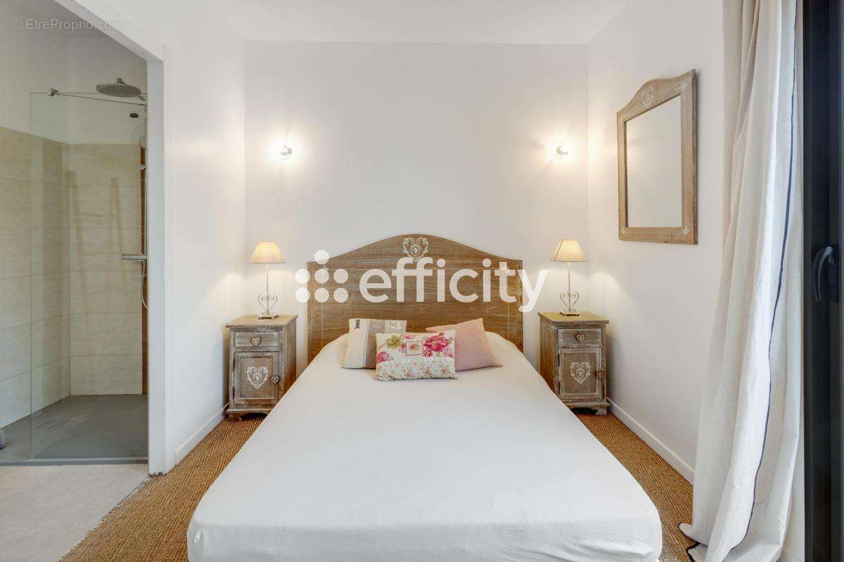 Maison à ROQUEBRUNE-SUR-ARGENS