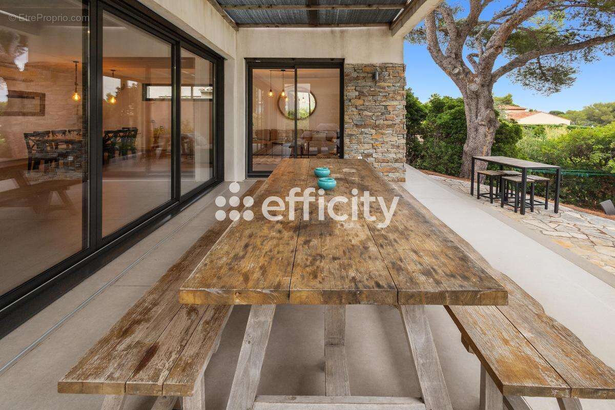 Maison à ROQUEBRUNE-SUR-ARGENS