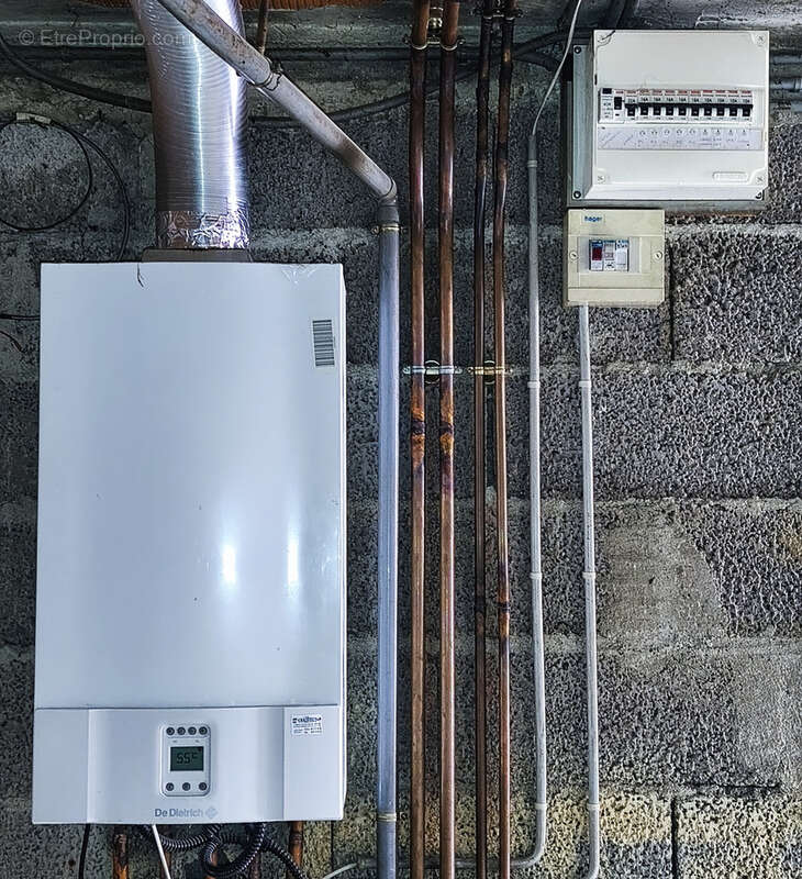 Maison à LA MONNERIE-LE-MONTEL