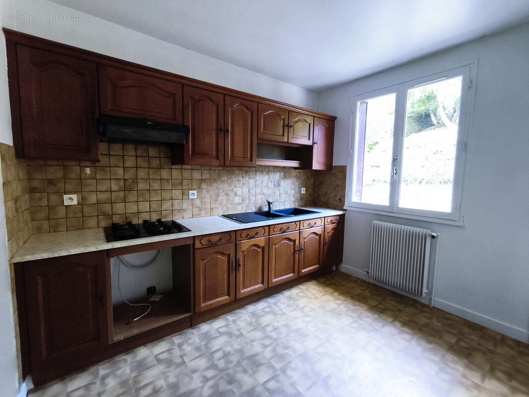 Maison à LA MONNERIE-LE-MONTEL