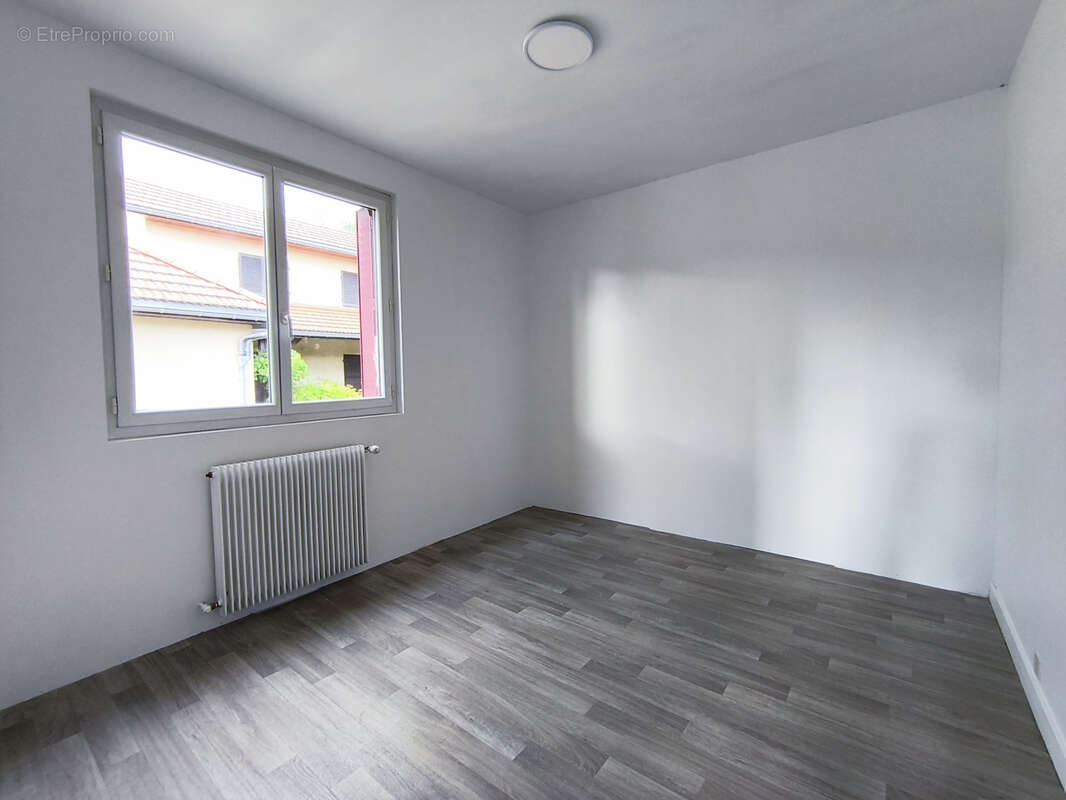 Maison à LA MONNERIE-LE-MONTEL