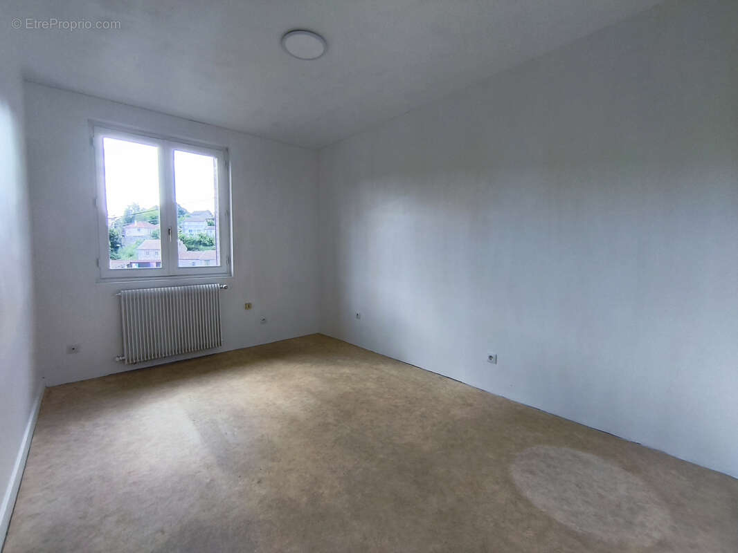 Maison à LA MONNERIE-LE-MONTEL