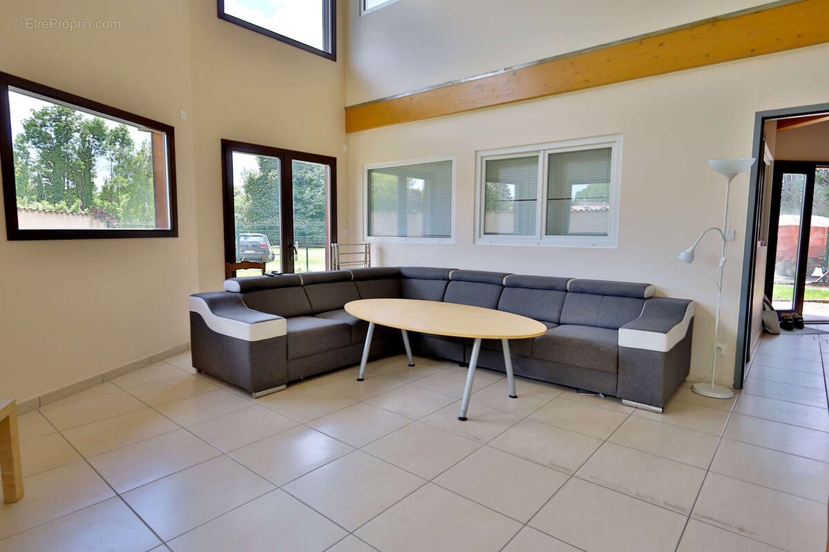 Maison à OYTIER-SAINT-OBLAS