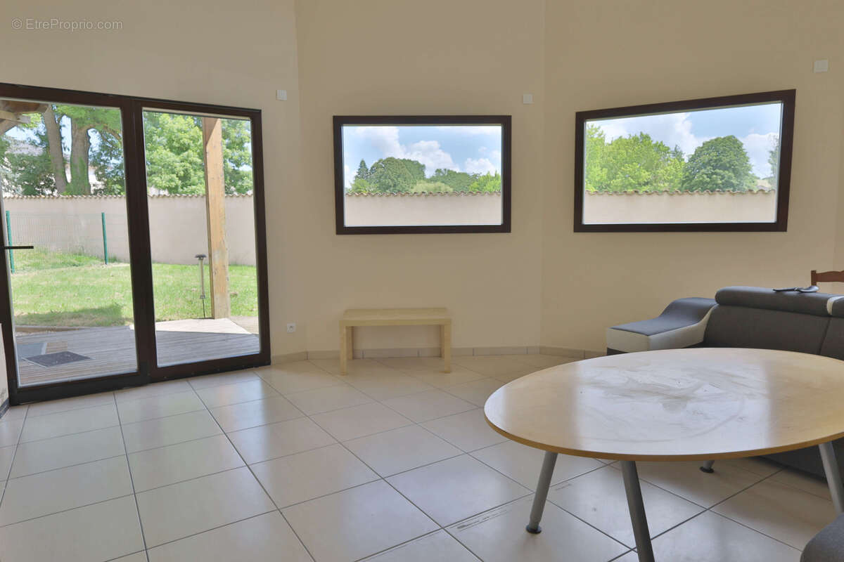 Maison à OYTIER-SAINT-OBLAS