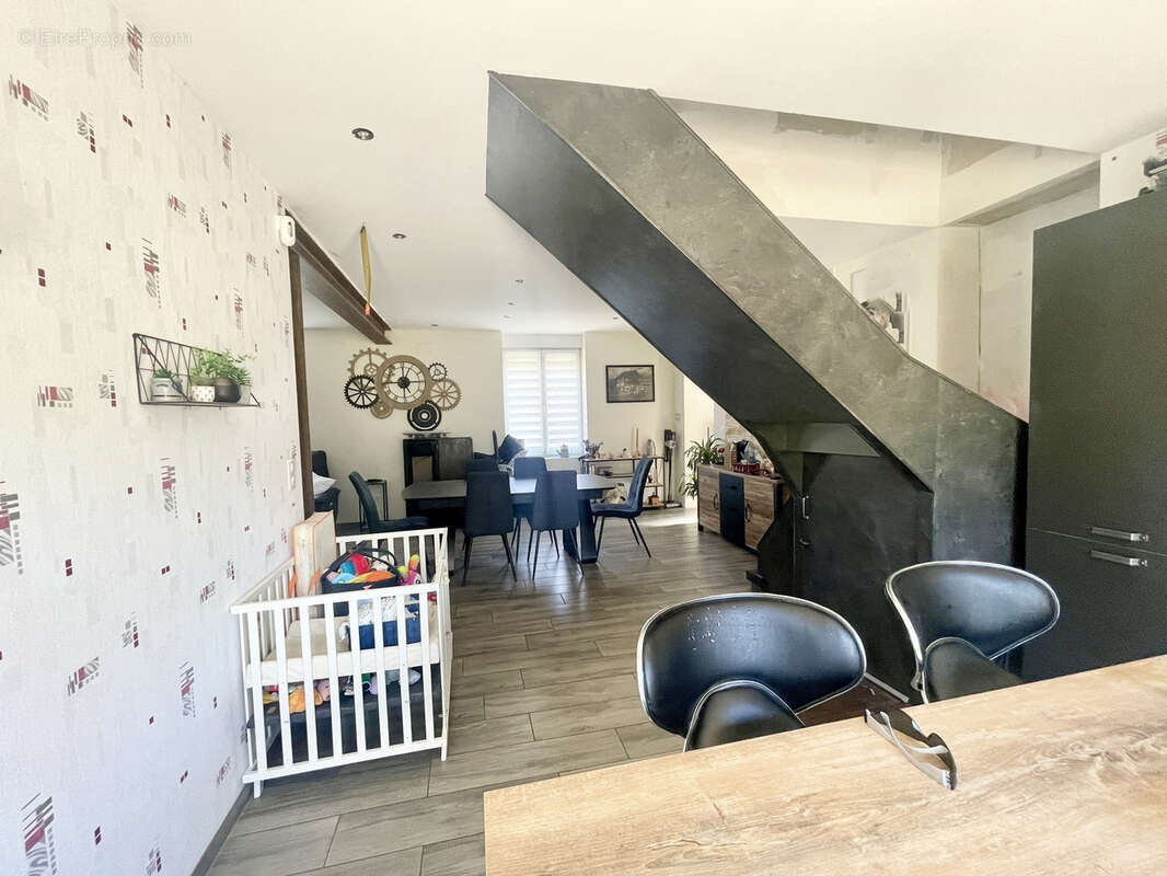 Maison à AUDUN-LE-ROMAN