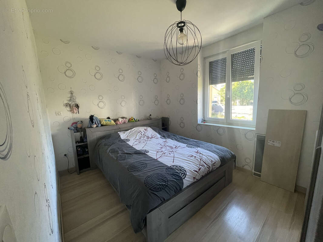 Maison à AUDUN-LE-ROMAN