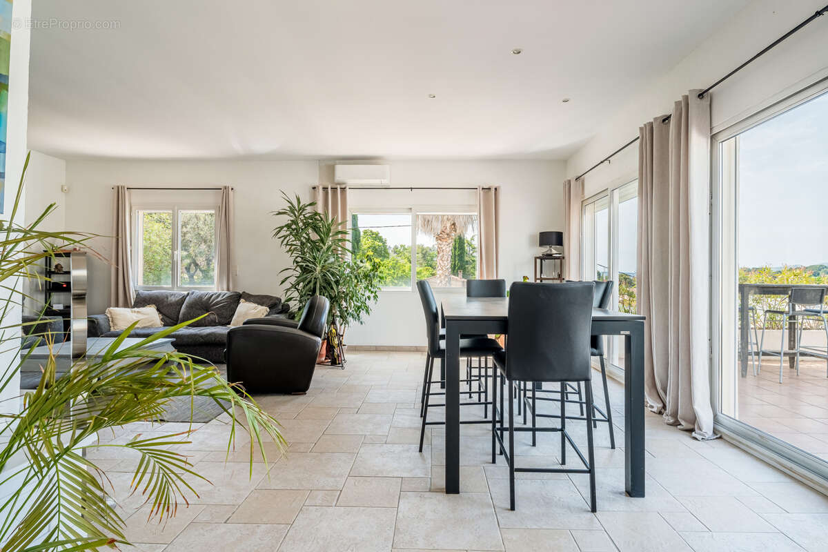 Maison à ROQUEVAIRE