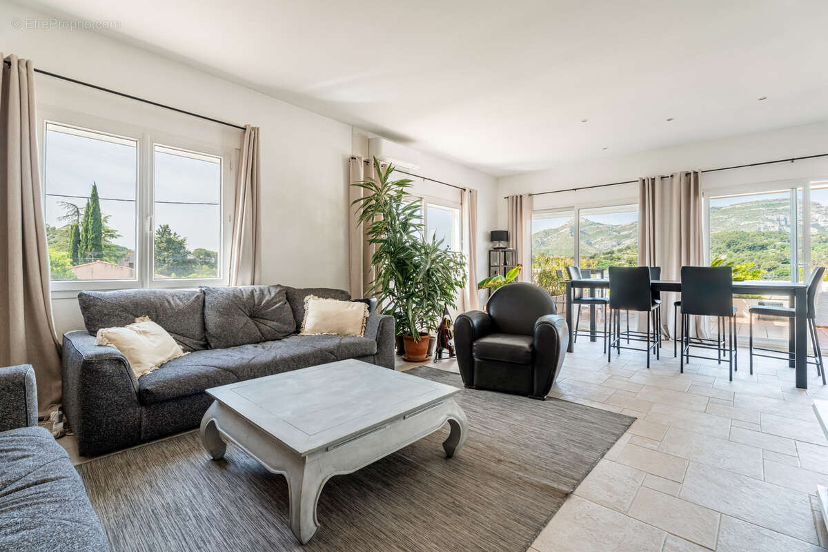 Maison à ROQUEVAIRE