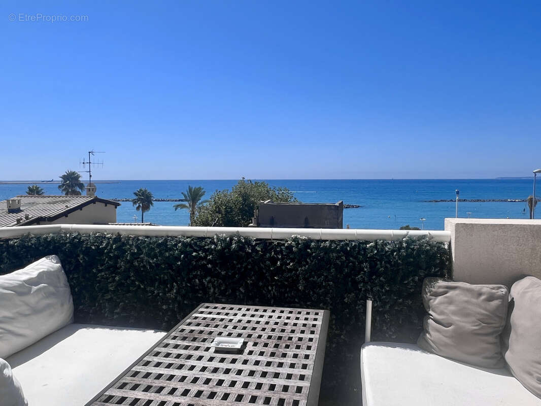 Appartement à SAINT-LAURENT-DU-VAR