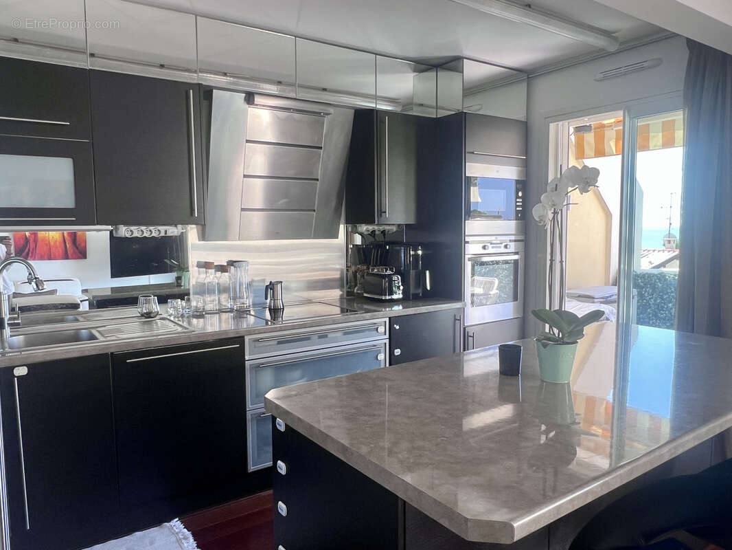 Appartement à SAINT-LAURENT-DU-VAR