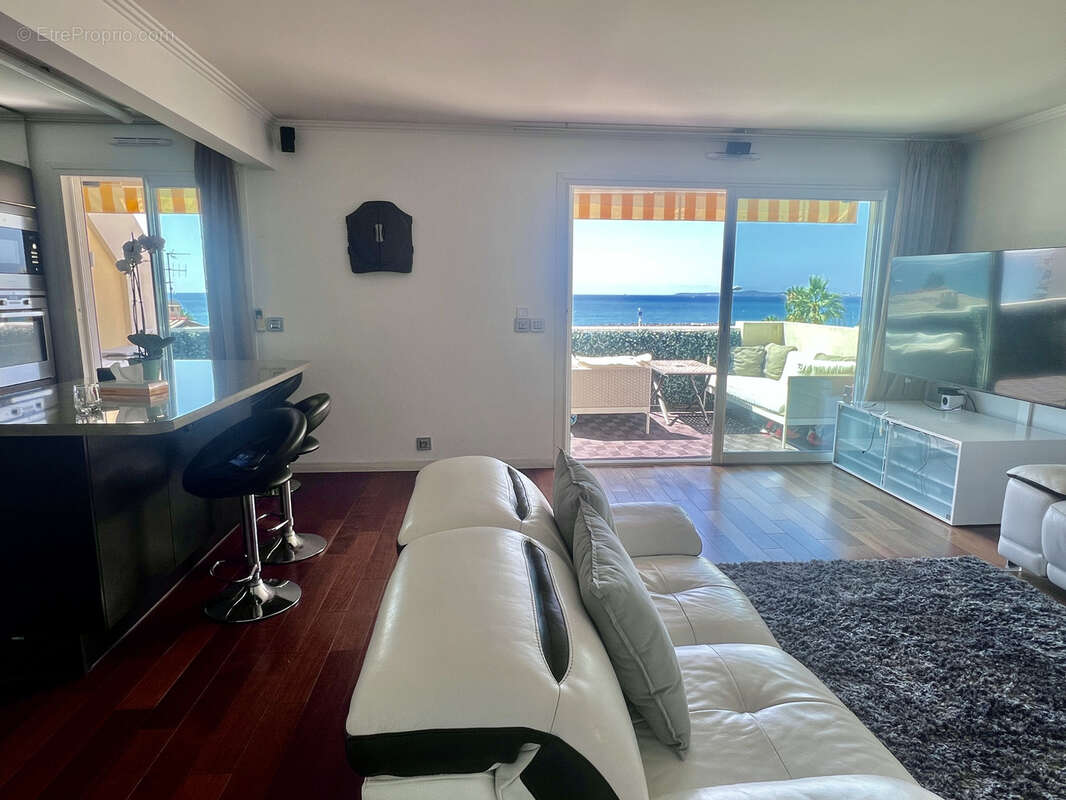 Appartement à SAINT-LAURENT-DU-VAR