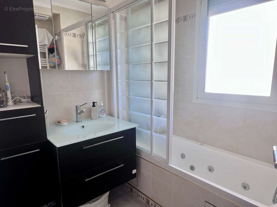 Appartement à SAINT-LAURENT-DU-VAR