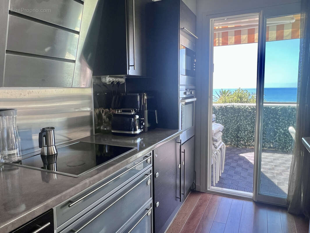 Appartement à SAINT-LAURENT-DU-VAR