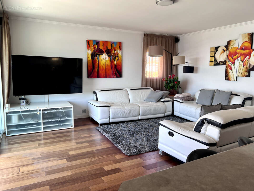 Appartement à SAINT-LAURENT-DU-VAR