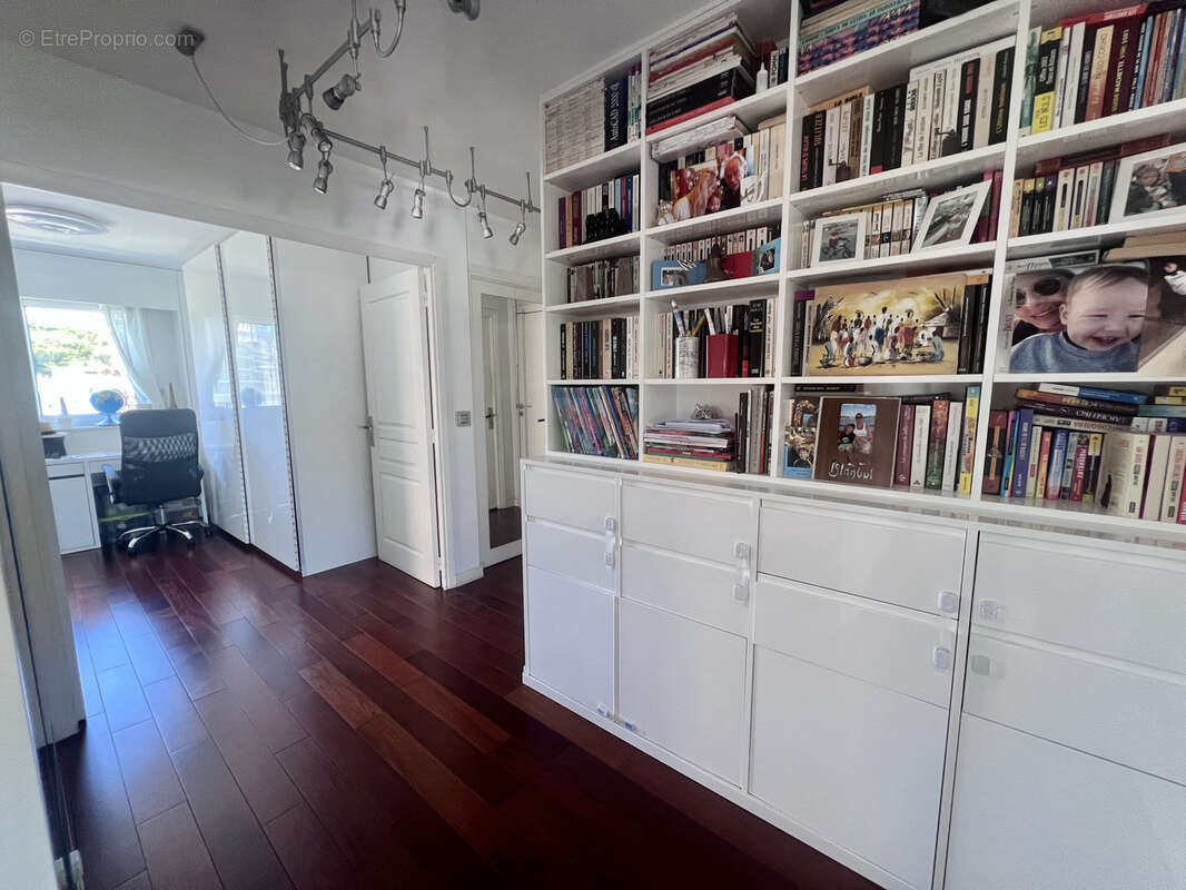 Appartement à SAINT-LAURENT-DU-VAR