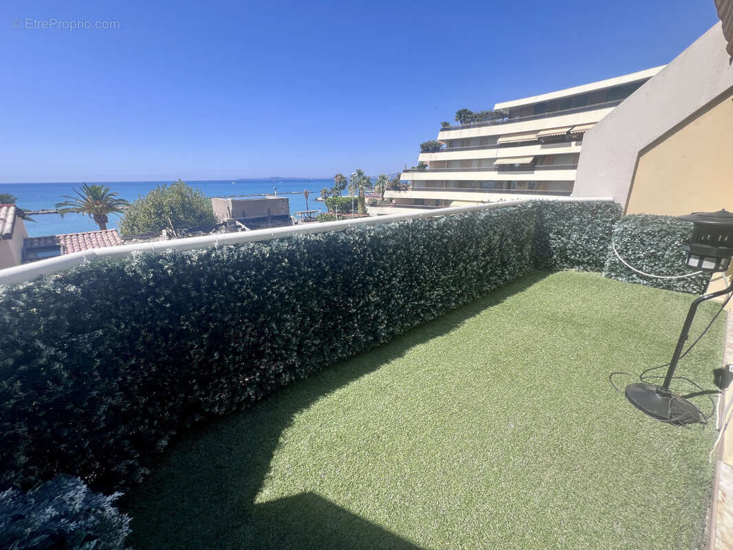 Appartement à SAINT-LAURENT-DU-VAR