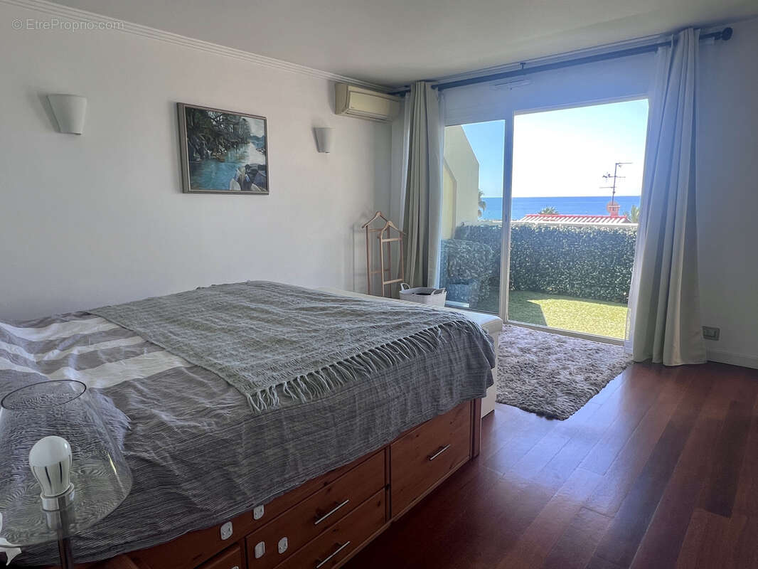 Appartement à SAINT-LAURENT-DU-VAR