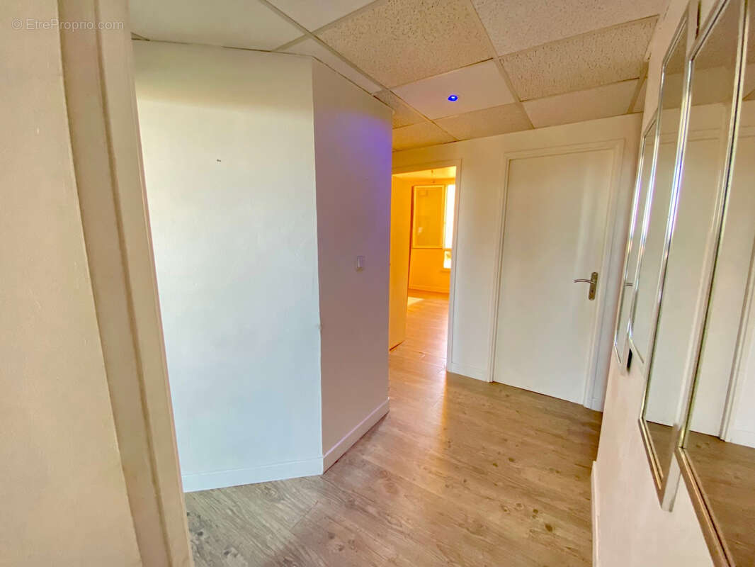 Appartement à CARROS