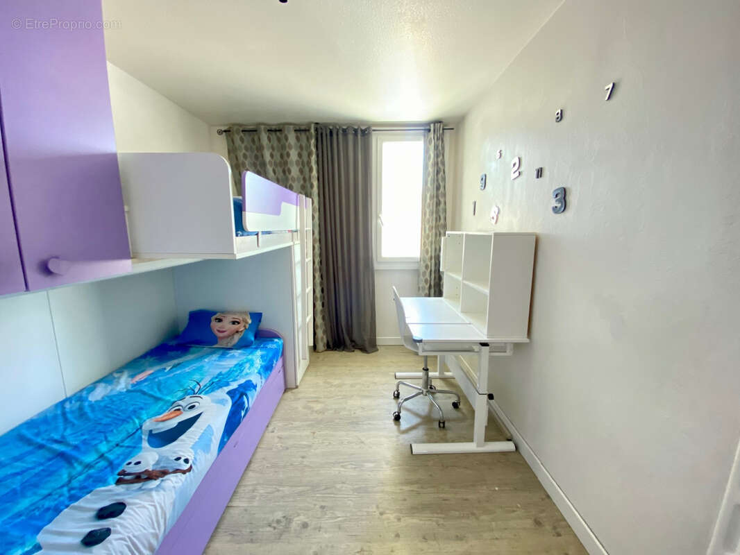 Appartement à CARROS