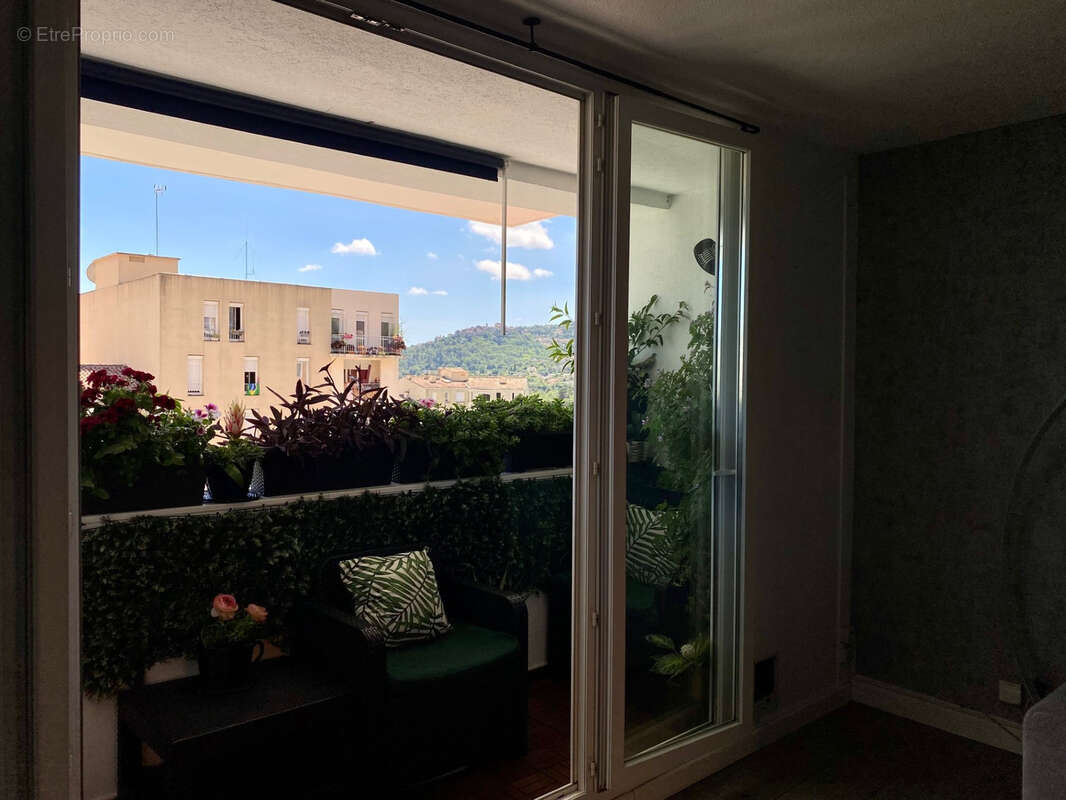 Appartement à CARROS