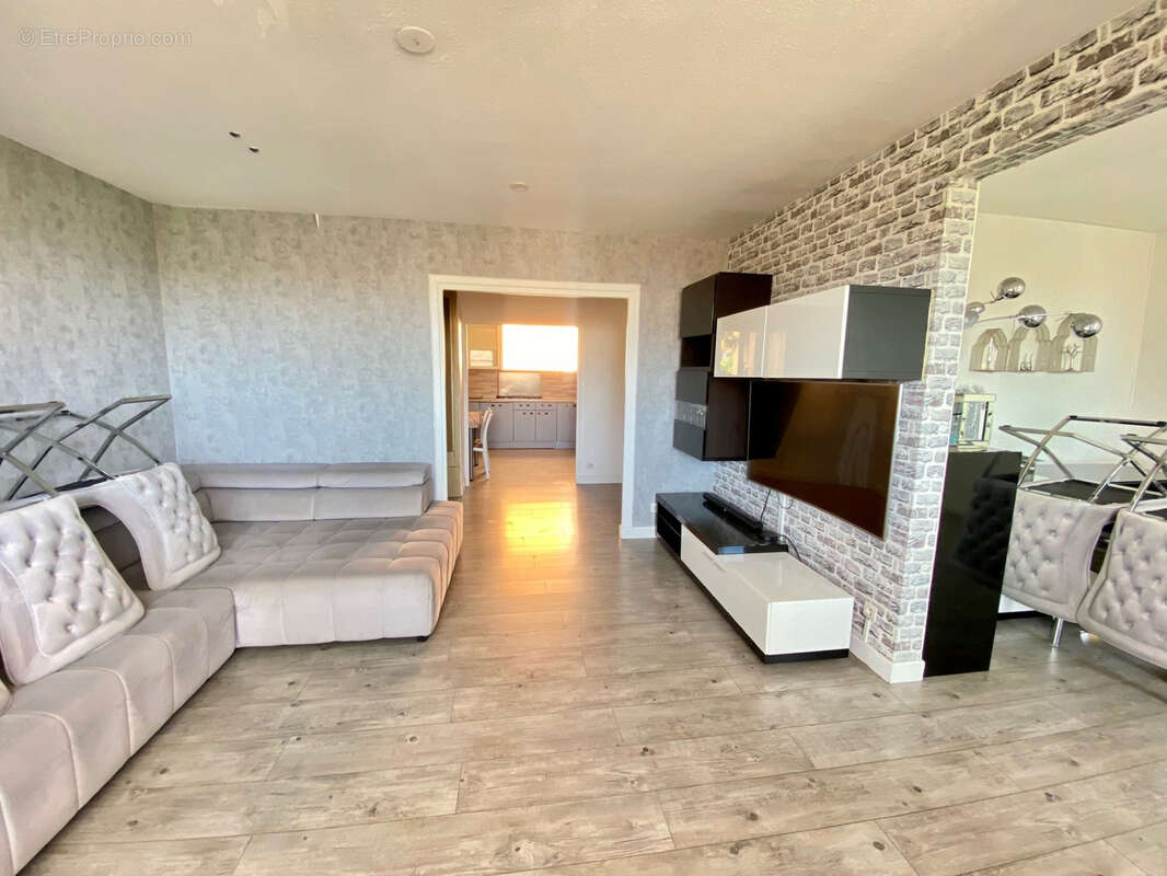 Appartement à CARROS