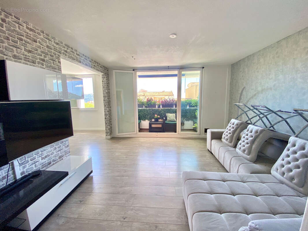 Appartement à CARROS