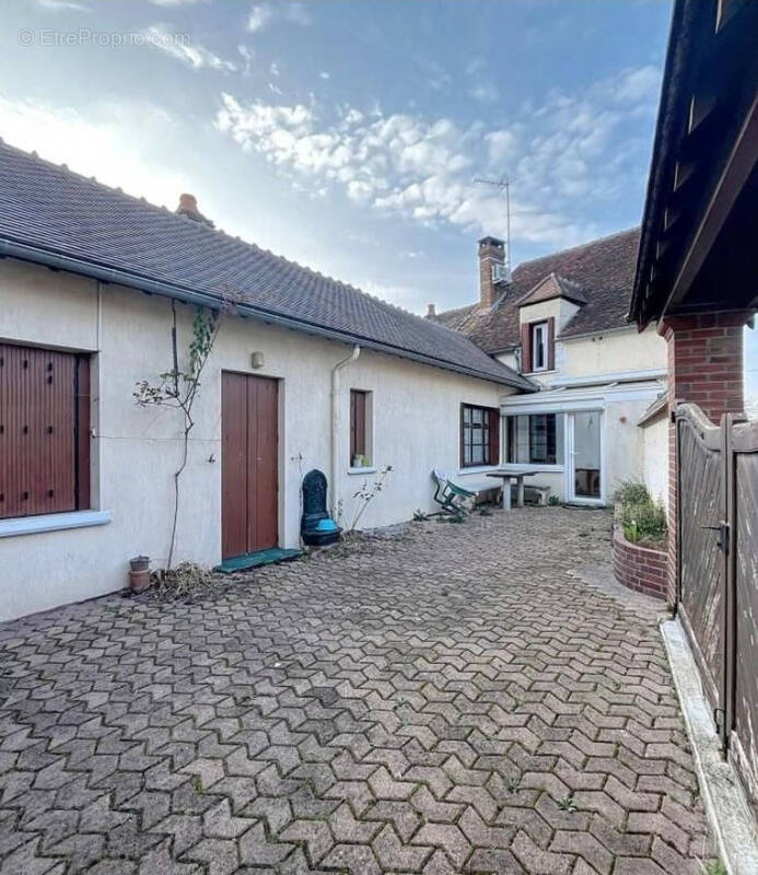 Maison à CHEMILLY-SUR-YONNE