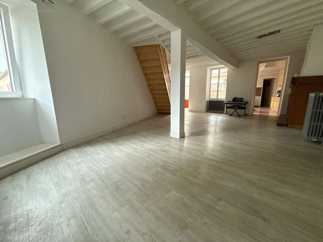 Maison à CHEMILLY-SUR-YONNE