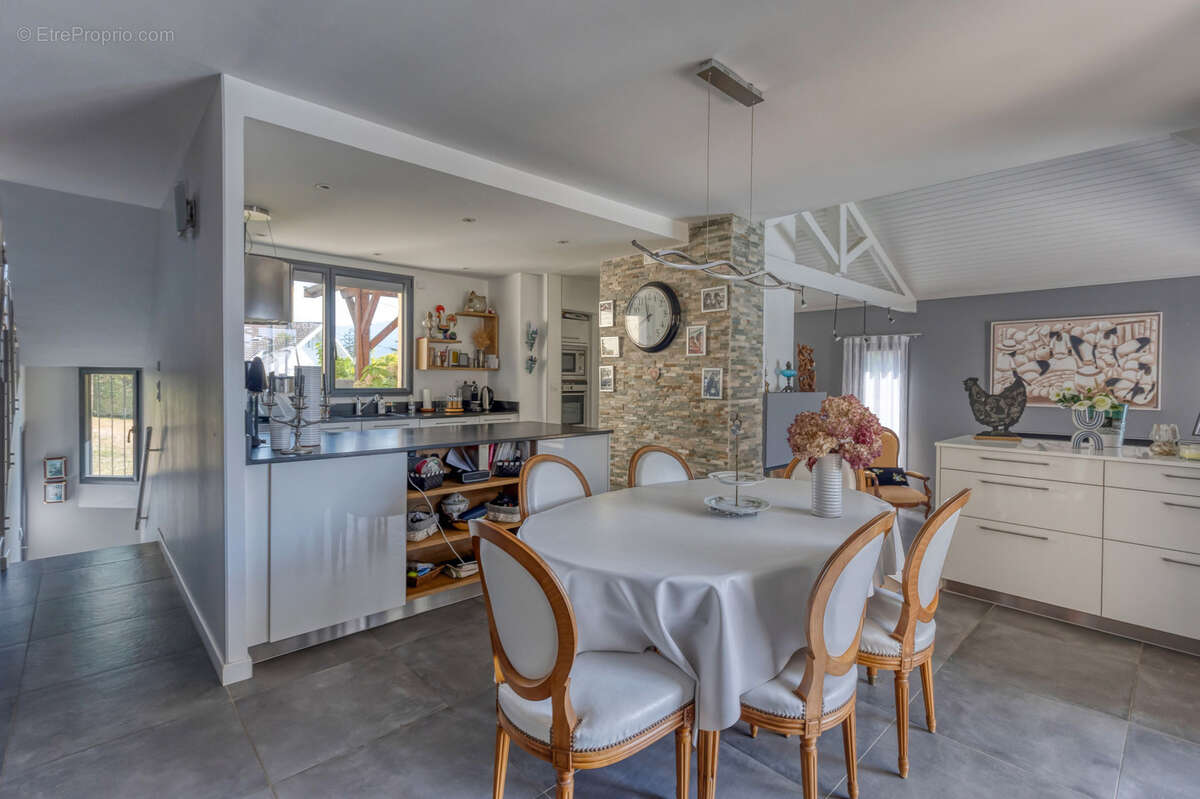 Maison à SAINT-NAZAIRE-LES-EYMES