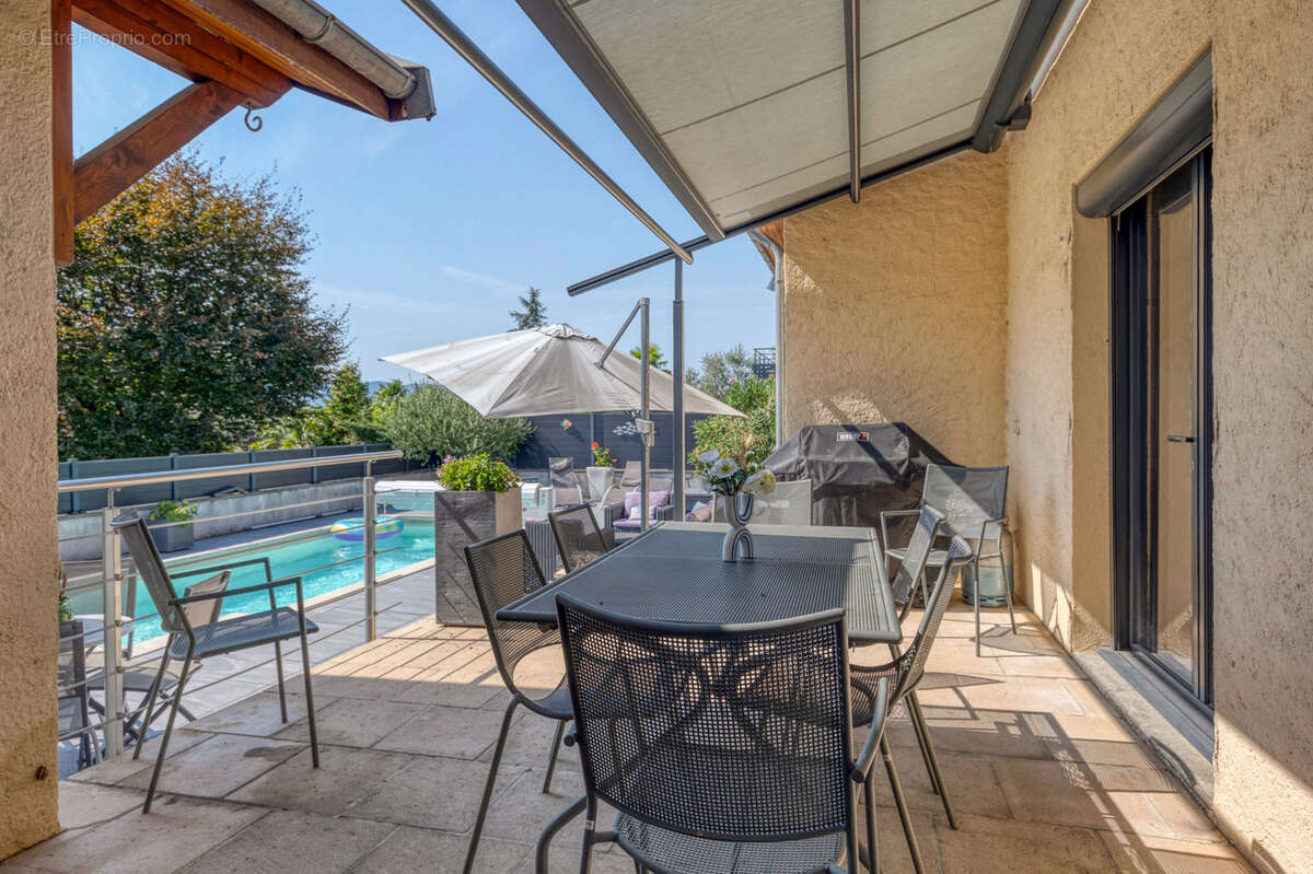 Maison à SAINT-NAZAIRE-LES-EYMES