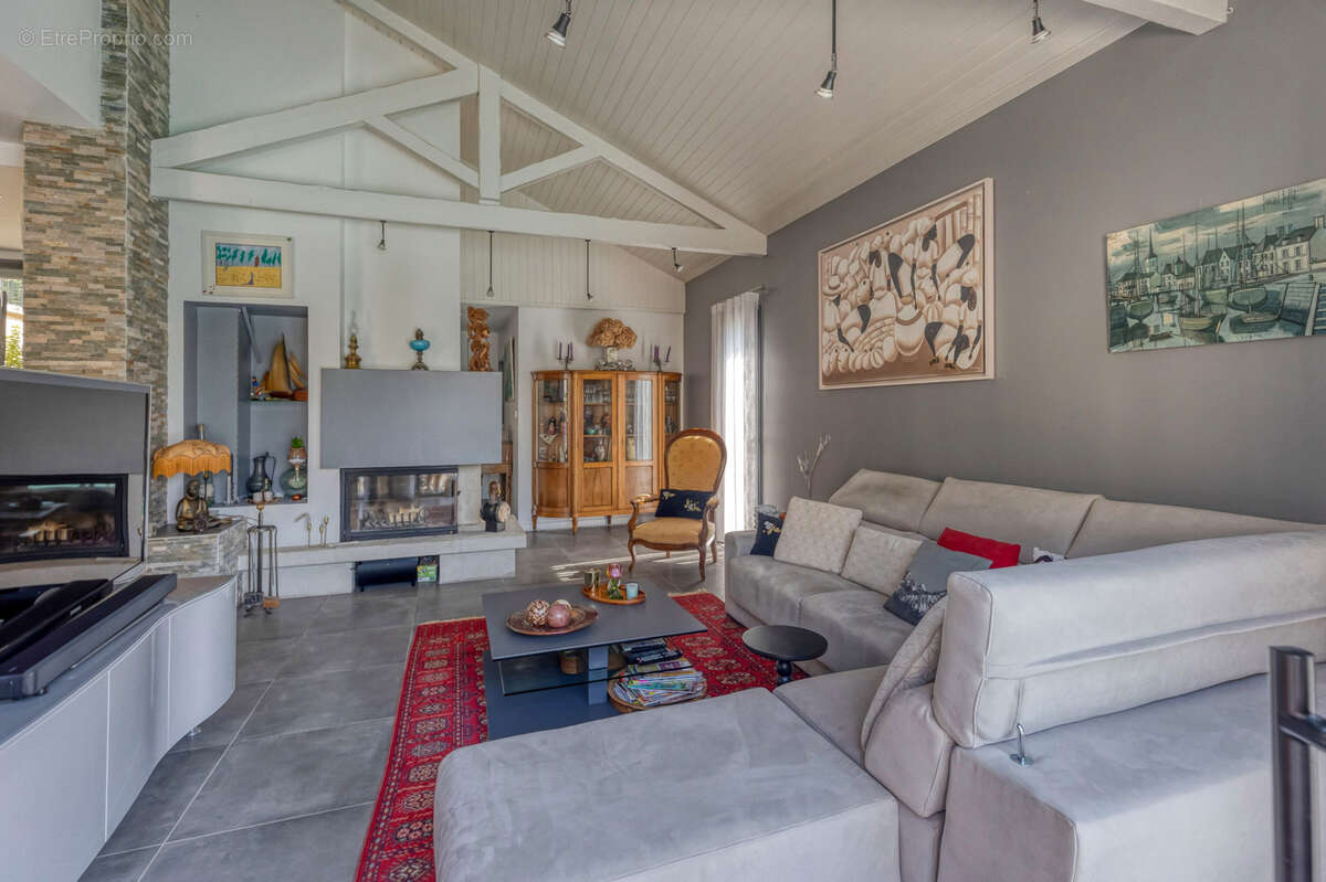 Maison à SAINT-NAZAIRE-LES-EYMES