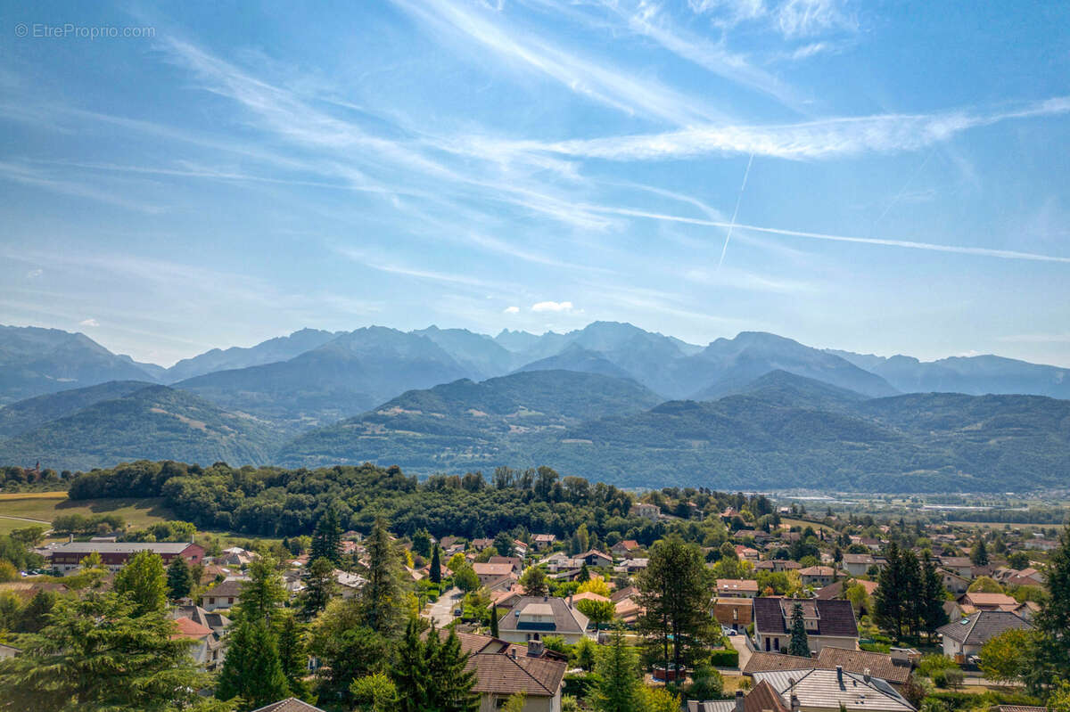 Maison à SAINT-NAZAIRE-LES-EYMES