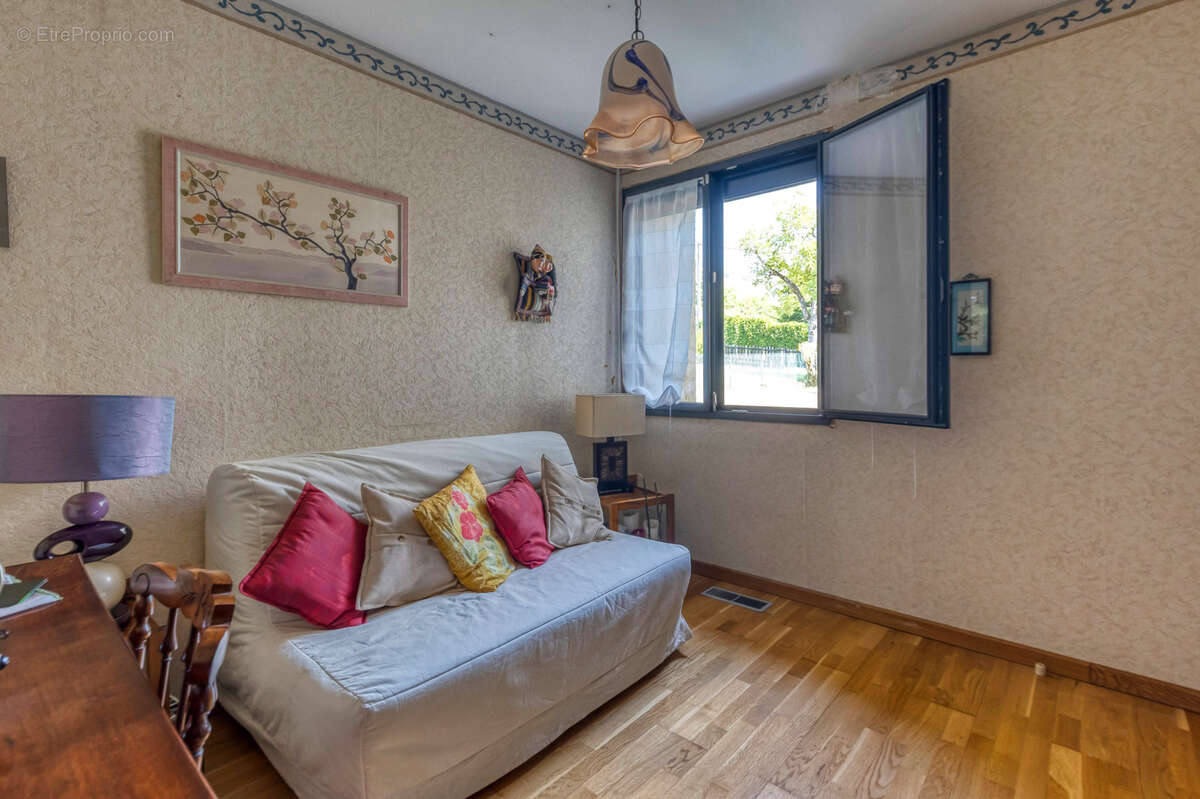 Maison à SAINT-NAZAIRE-LES-EYMES