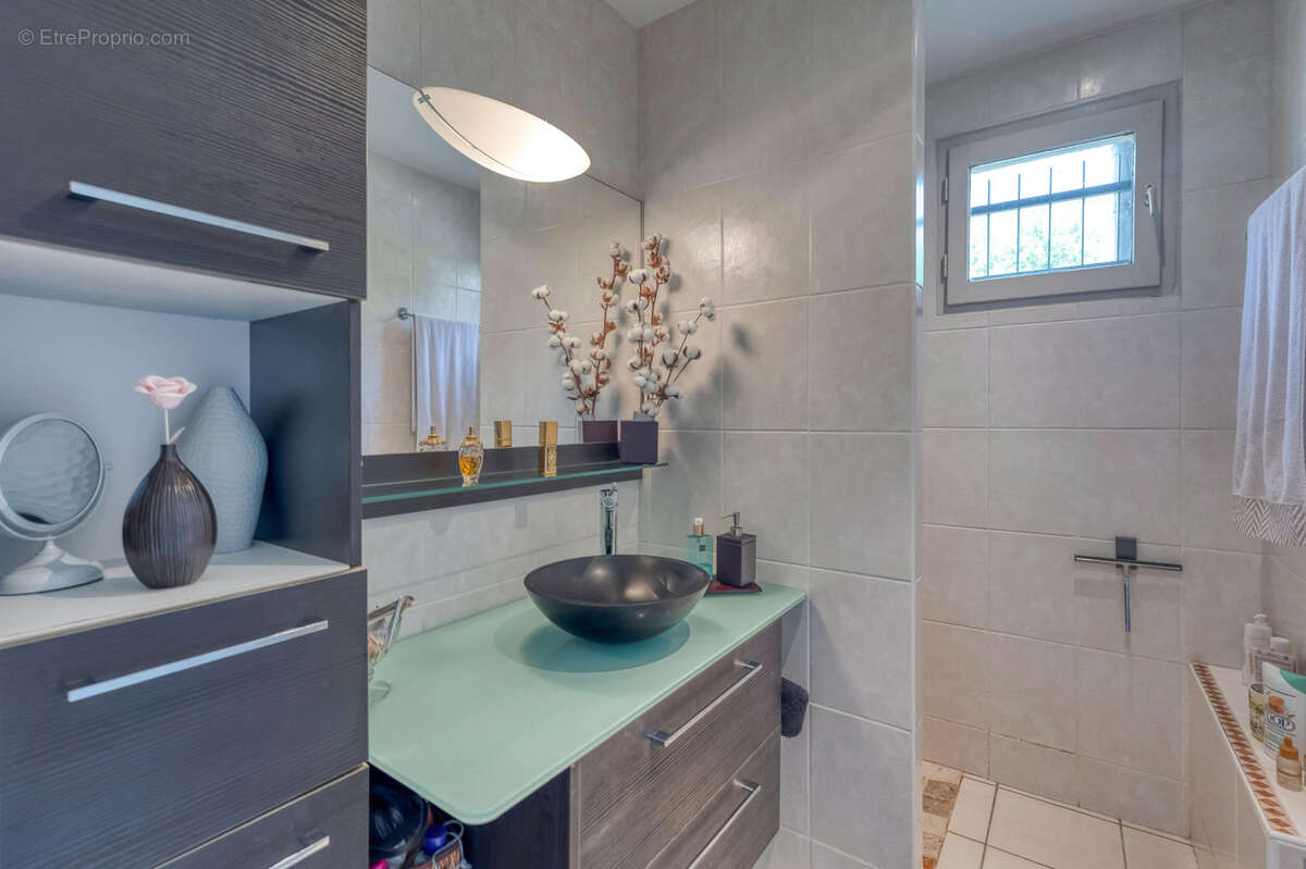 Maison à SAINT-NAZAIRE-LES-EYMES