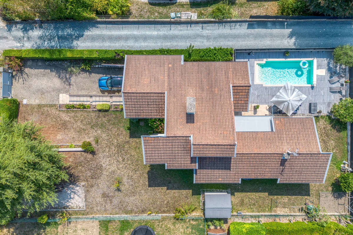 Maison à SAINT-NAZAIRE-LES-EYMES