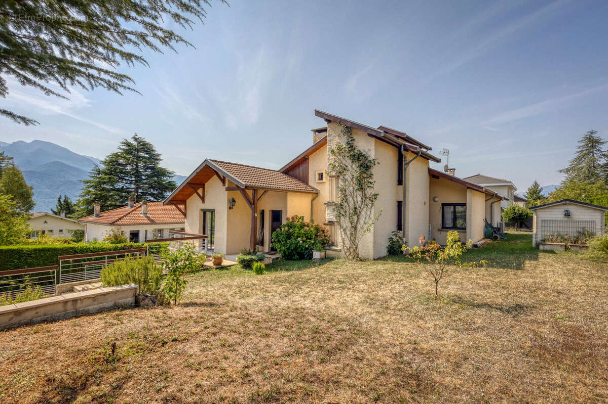 Maison à SAINT-NAZAIRE-LES-EYMES