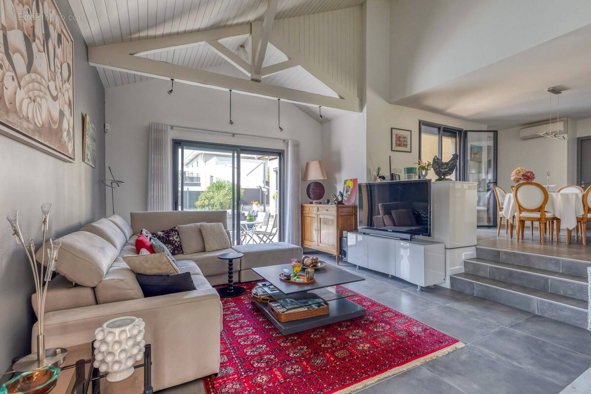 Maison à SAINT-NAZAIRE-LES-EYMES