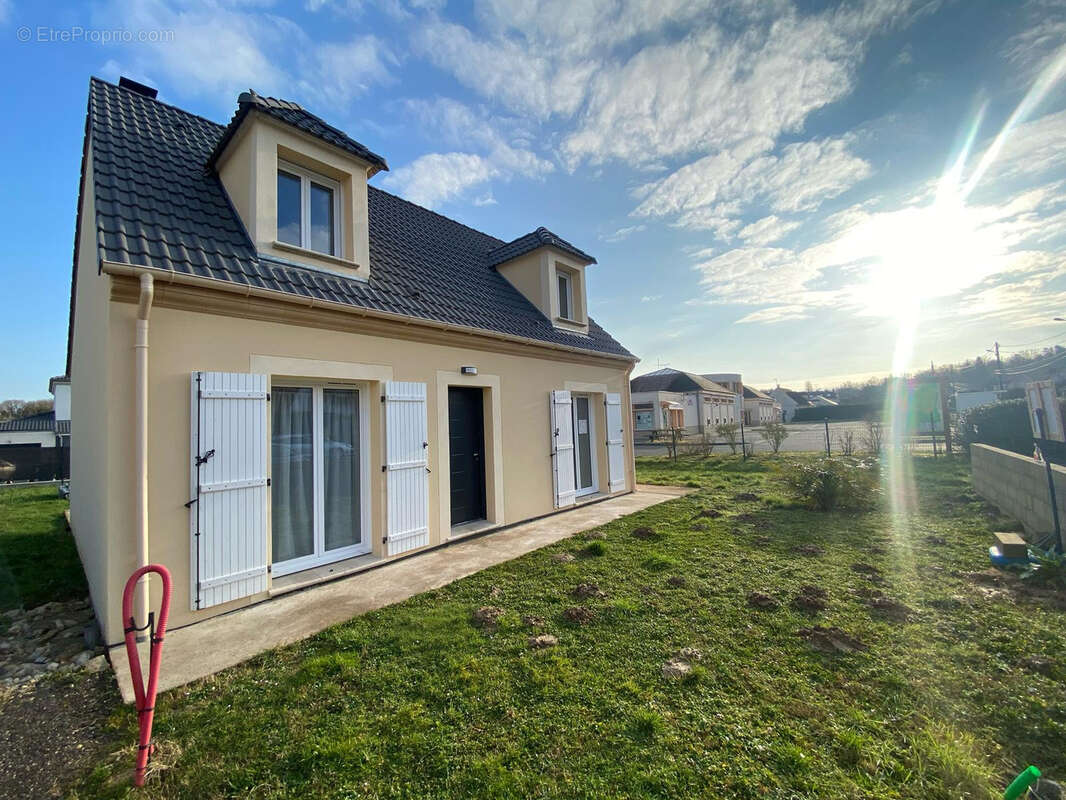 Maison à D&#039;HUISON-LONGUEVILLE