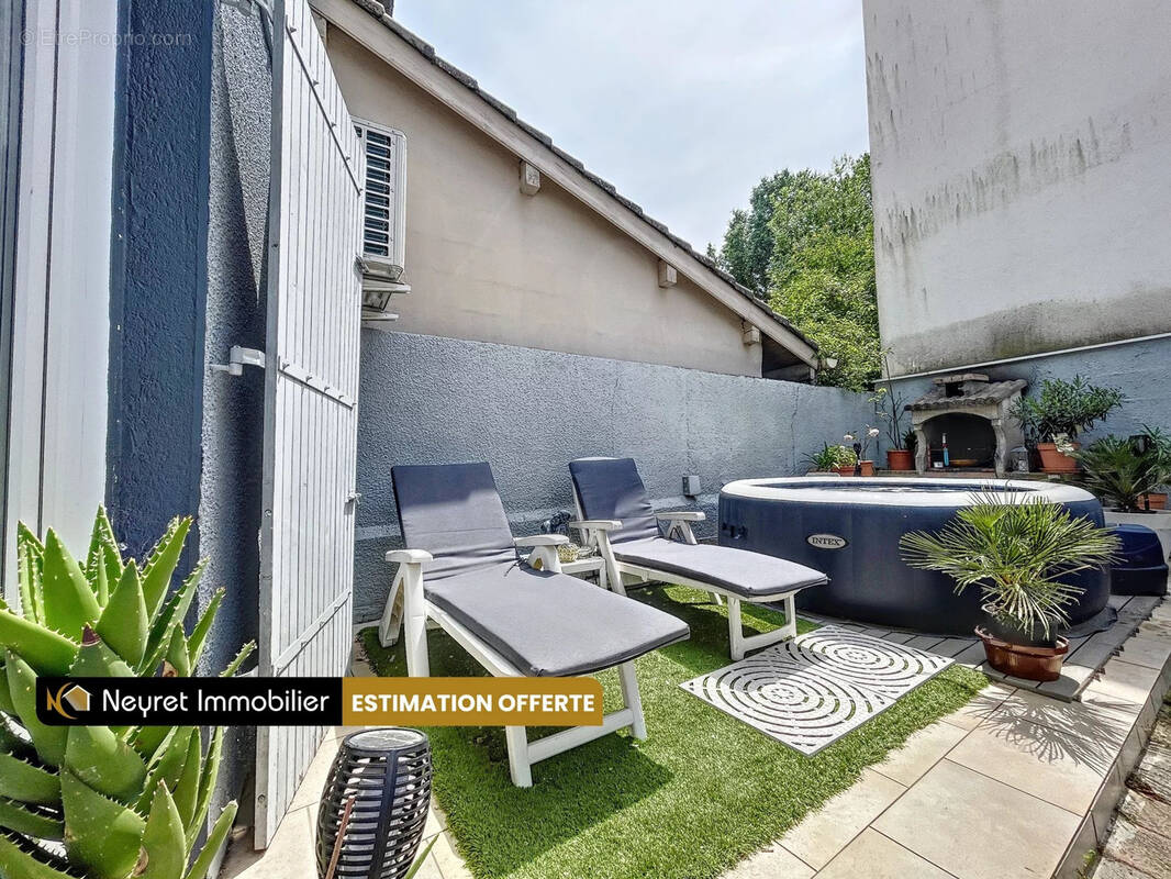 Maison à SAINT-GENIS-LAVAL