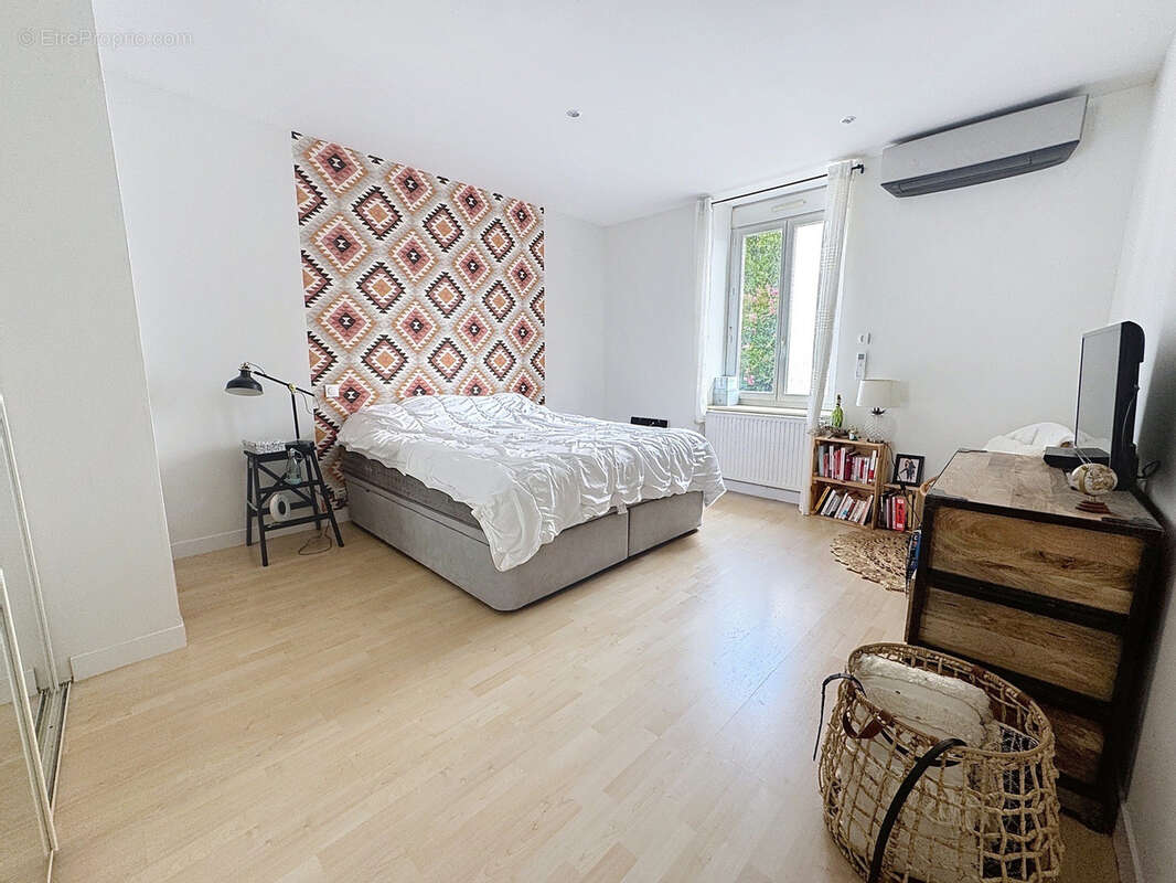 Maison à SAINT-GENIS-LAVAL