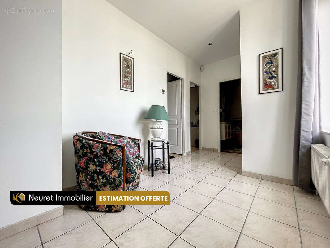 Maison à SAINT-GENIS-LAVAL