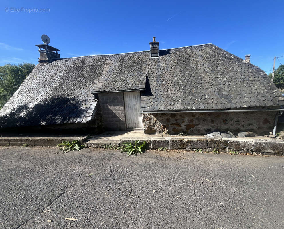 Maison à EGLISENEUVE-D&#039;ENTRAIGUES