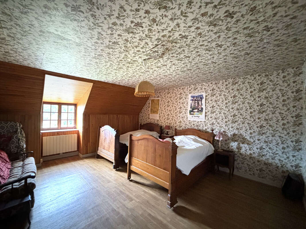 Maison à EGLISENEUVE-D&#039;ENTRAIGUES