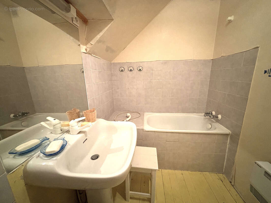 Maison à EGLISENEUVE-D&#039;ENTRAIGUES