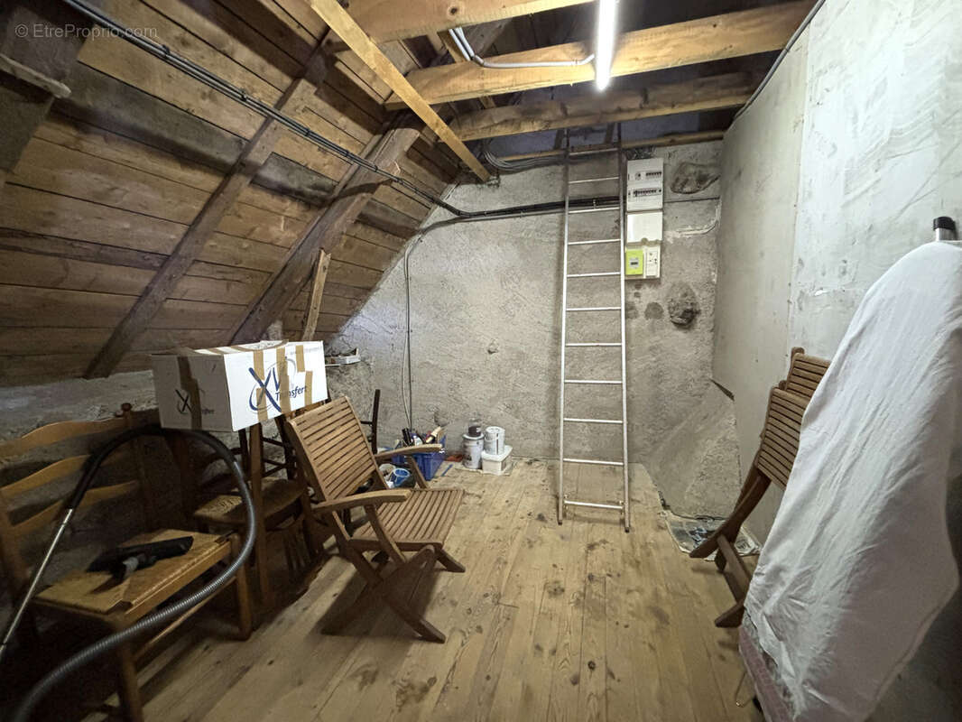 Maison à EGLISENEUVE-D&#039;ENTRAIGUES