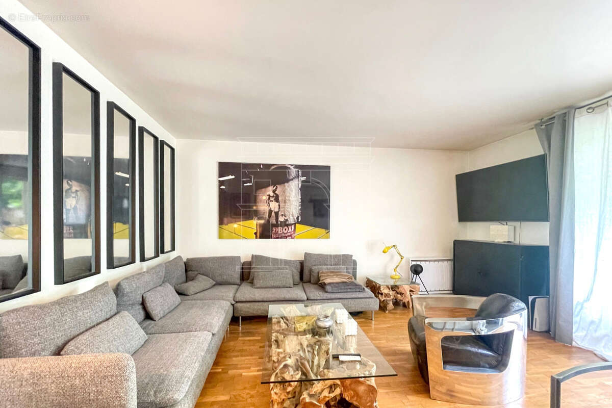 Appartement à LA GARENNE-COLOMBES