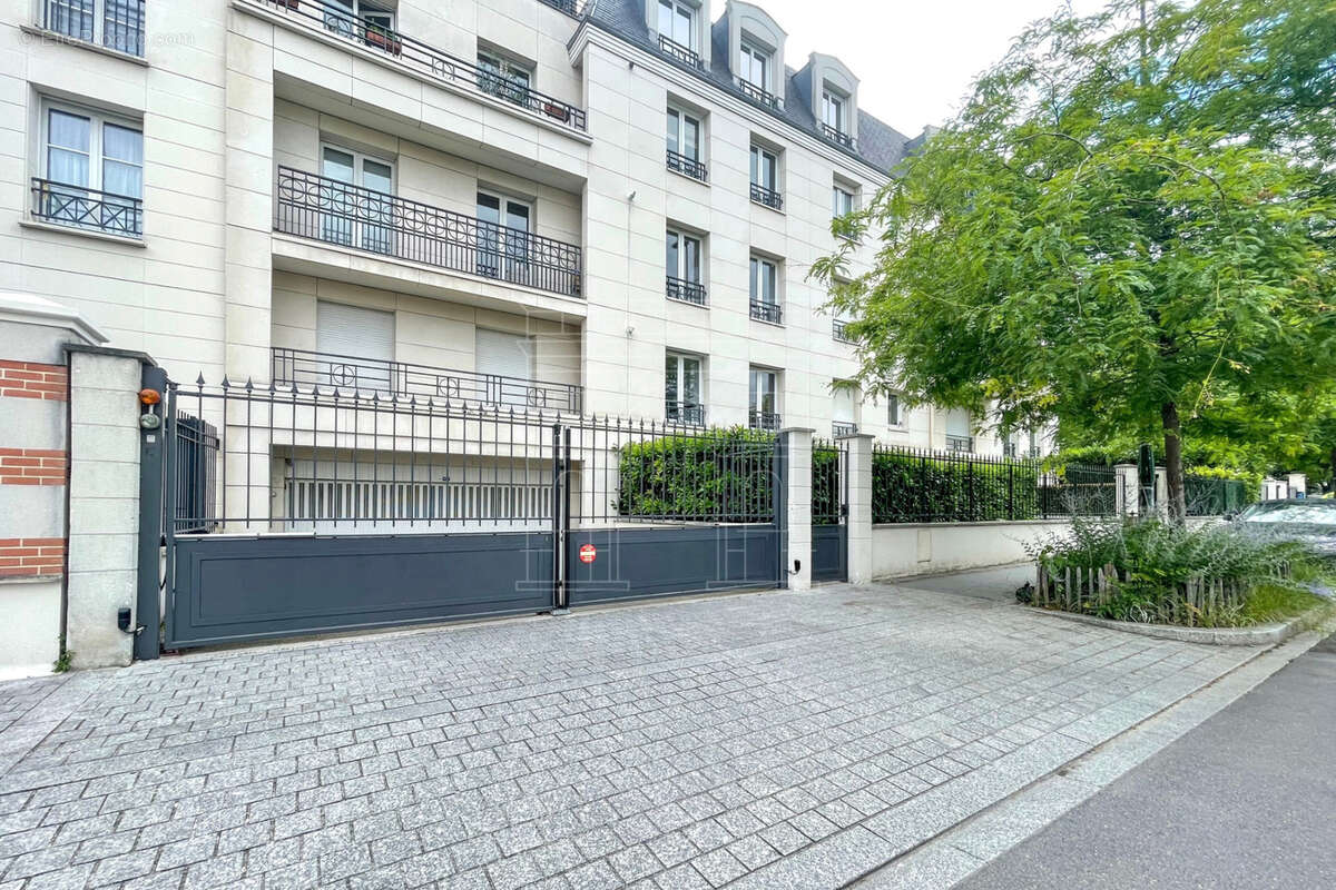 Appartement à LA GARENNE-COLOMBES